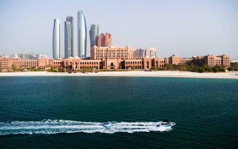 Emirates Palace Marina set in the far west paradise of Corniche, offers a superyacht sanctuary merging the best of play, pleasure, leisure and luxury.