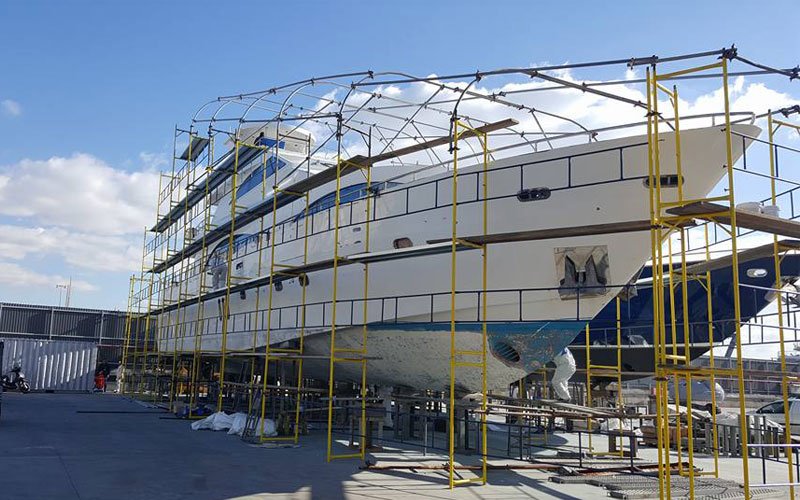 Paraponiaris Bros has many years of experience in yacht painting. Based in Perama is one of the most distinguished company in this field.