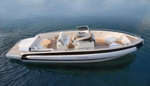 Invictus 280TT: Italian quality at its finest! Designed by Christian Grande, the new Invictus 280TT is the perfect boat for use in cruising.